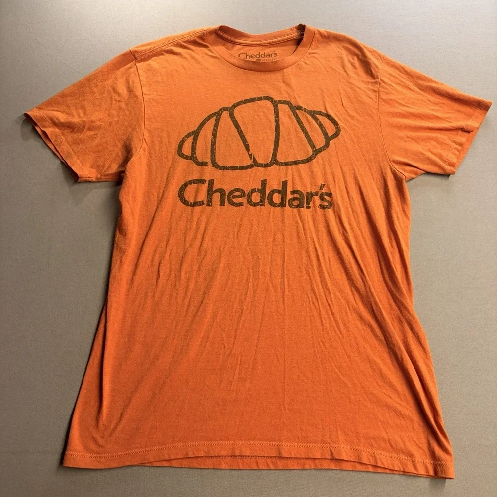 Cheddar's Scratch Kitchen T Shirt Men's Large Orange Croissant Logo Made USA